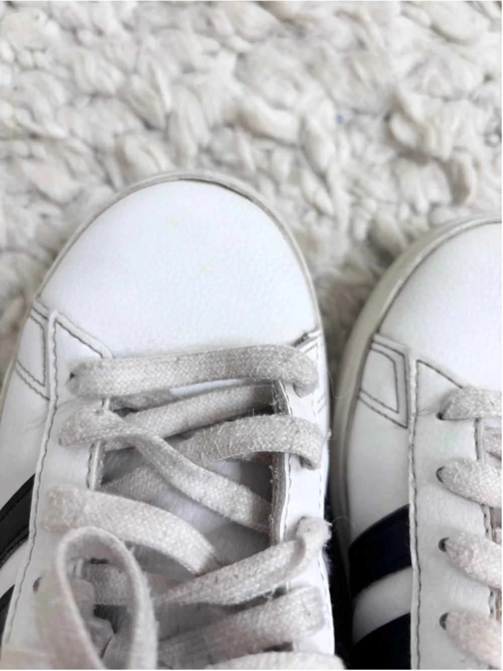 Women's Adidas Sneakers White Black Stripes Size 5 Lace Up Classic